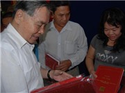 Bóng đá anh, ngoại hạng anh, lịch thi đấu euro 2012, Nguyên Thủ tướng Phan Văn Khải: Trao gia phả cho các dòng họ xã anh hùng